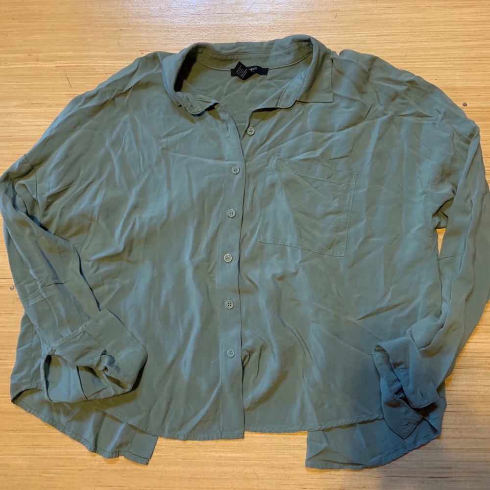 Forever 21 button up shirt